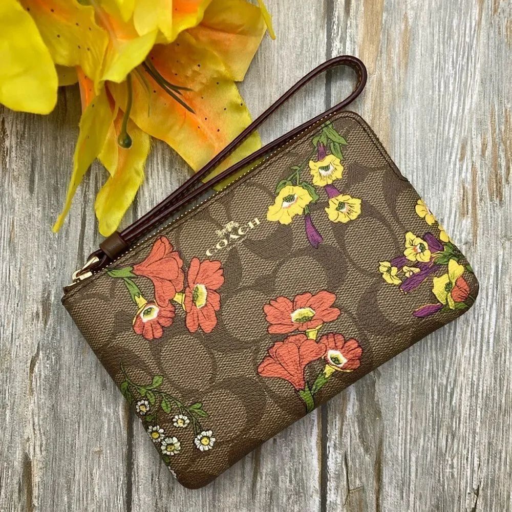 Coach Corner Zip Wristlet In Signature Canvas With Floral Print Wallet Bag Purse